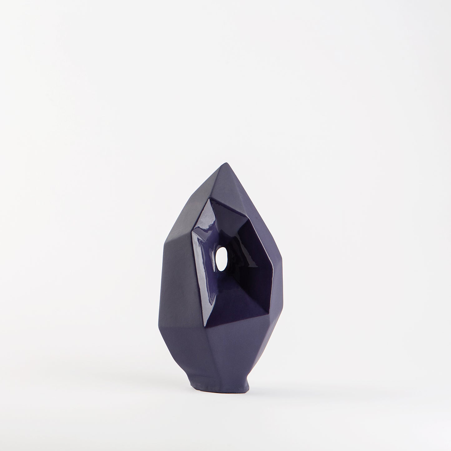 Violetinės spalvos eglutės viršūnė